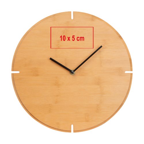 Helle Holz-Wanduhr mit schwarzen Zeigern.